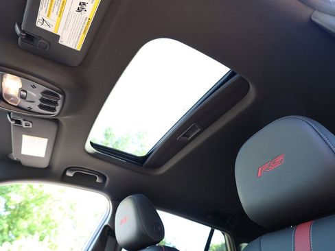 Used 2025 Chevrolet Trax RS w/ Sunroof Package FWD image 9