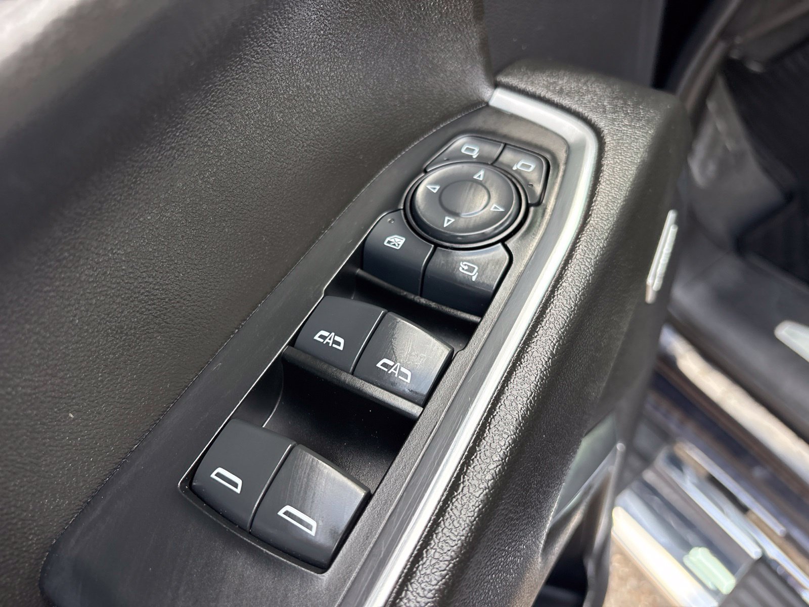 Used 2024 Chevrolet Silverado 1500 LTZ w/ LTZ Convenience Package II AWD/4WD image 11