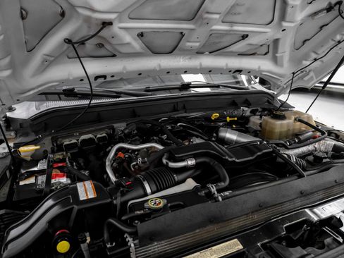 Used 2016 Ford F550 4x4 Crew Cab Super Duty image 45
