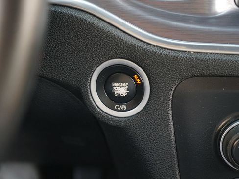 Used 2018 Dodge Charger SXT RWD image 19