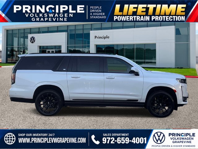 Used 2023 Cadillac Escalade ESV Sport Platinum w/ LPO, ONYX Package AWD/4WD image 3