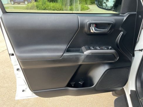 Certified 2022 Toyota Tacoma TRD Off-Road w/ Technology Package image 14