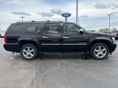 Used 2014 Chevrolet Suburban LTZ image 4