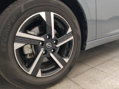 Used 2025 Nissan Sentra SV FWD image 31