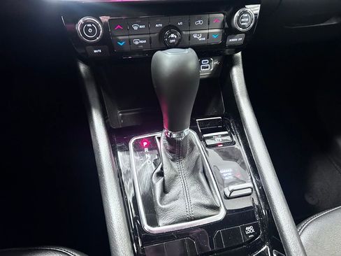 Used 2024 Jeep Compass Limited image 16