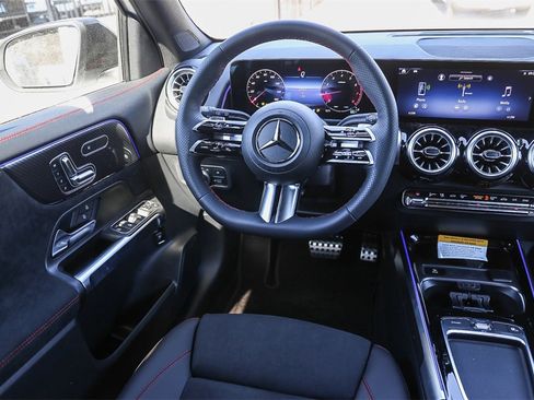 Used 2024 Mercedes-Benz GLB 250 4MATIC image 16