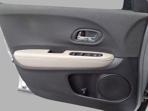 Used 2021 Honda HR-V LX image 10