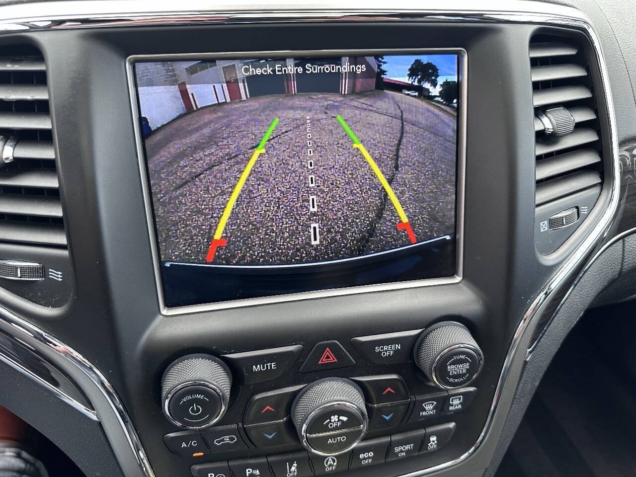 Used 2018 Jeep Grand Cherokee Overland AWD/4WD image 11