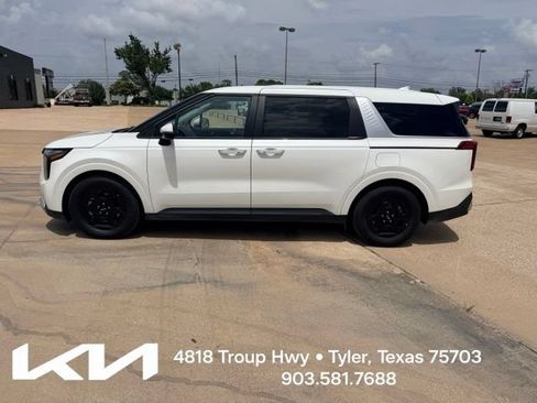 Used 2025 Kia Carnival FWD image 6