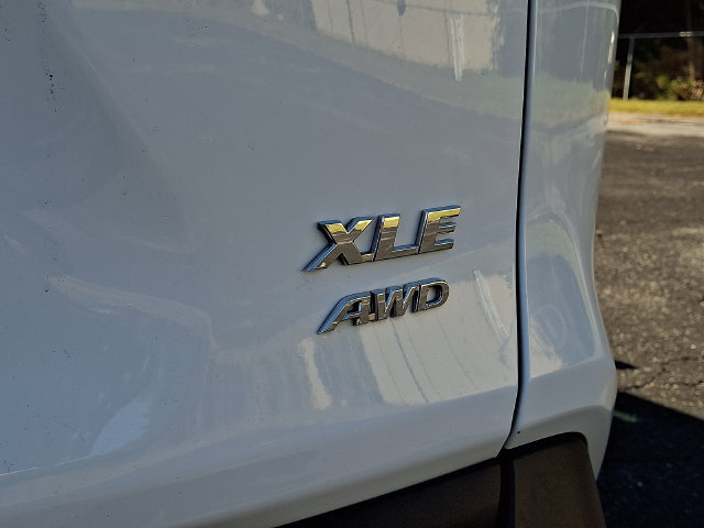 Used 2025 Toyota RAV4 XLE AWD/4WD image 31