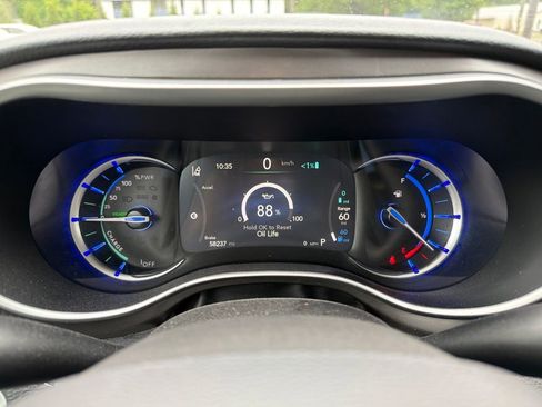 Used 2024 Chrysler Pacifica Limited FWD image 9