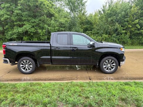 Used 2025 Chevrolet Silverado 1500 LT AWD/4WD image 10