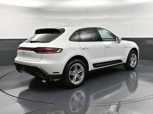 Certified 2025 Porsche Macan image 8