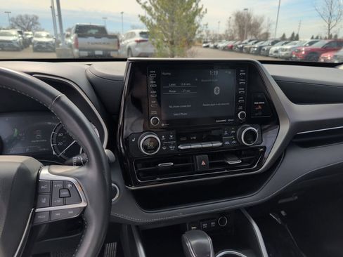 Used 2021 Toyota Highlander XLE image 8