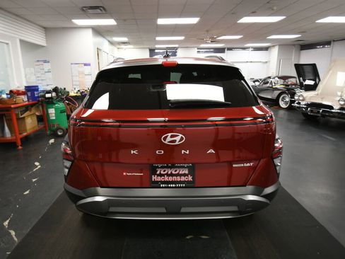 Used 2024 Hyundai Kona Limited AWD/4WD image 7