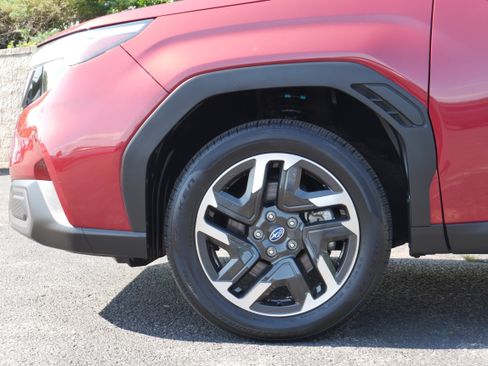 Used 2025 Subaru Forester Limited AWD/4WD image 11