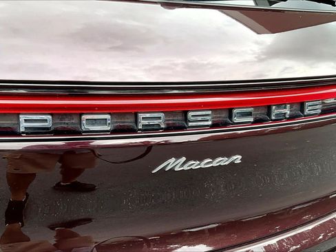 Used 2023 Porsche Macan AWD/4WD image 30