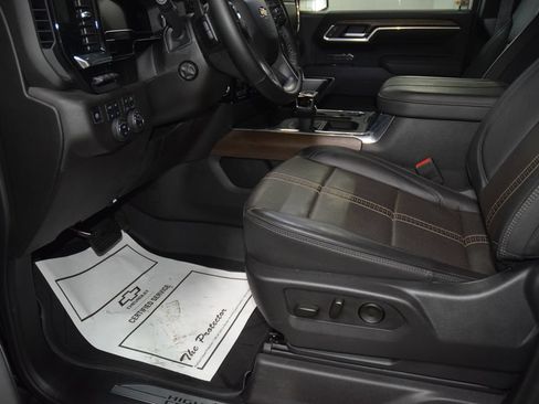 Used 2025 Chevrolet Silverado 1500 High Country w/ High Country Premium Package AWD/4WD image 40