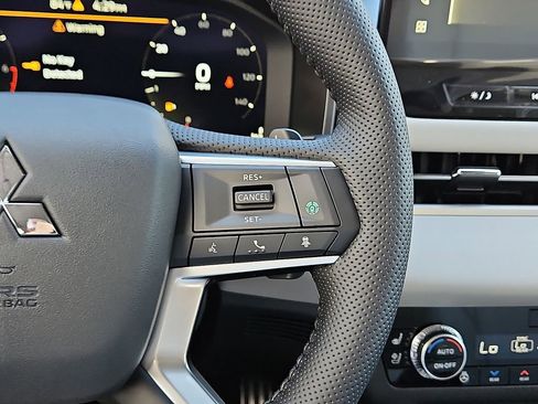New 2025 Mitsubishi Outlander SEL image 18