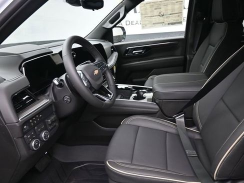 New 2026 Chevrolet Suburban Premier image 8