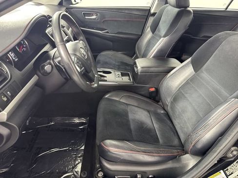 Used 2017 Toyota Camry XSE FWD image 4