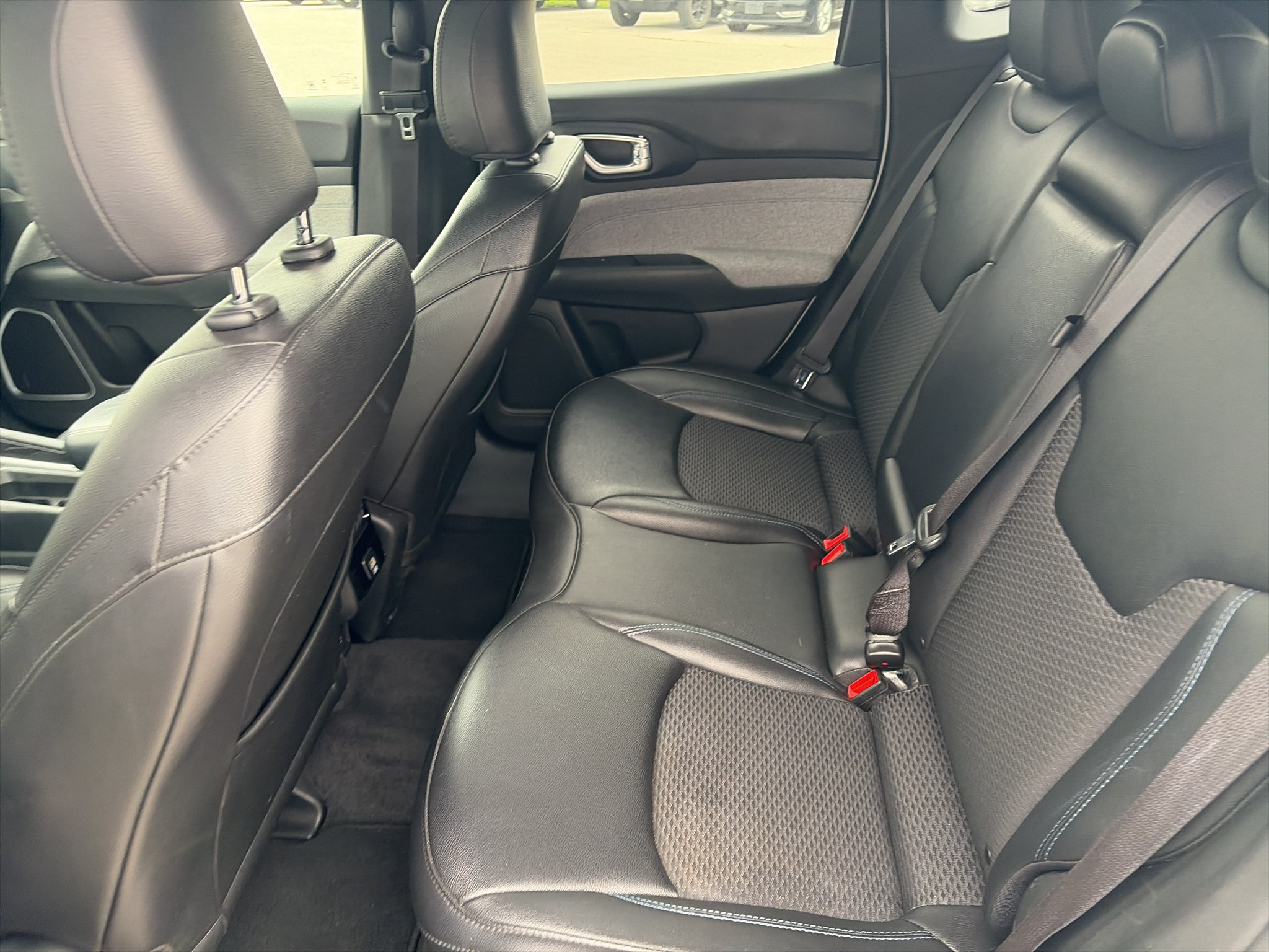 Used 2024 Jeep Compass Latitude AWD/4WD image 12