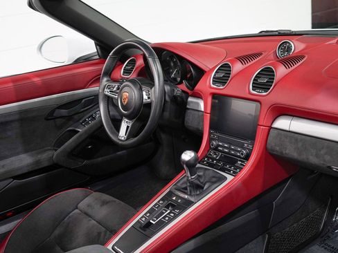 Used 2020 Porsche 718 Boxster Spyder RWD image 9