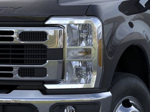 New 2026 Ford F350 XL w/ XL Chrome Package image 18