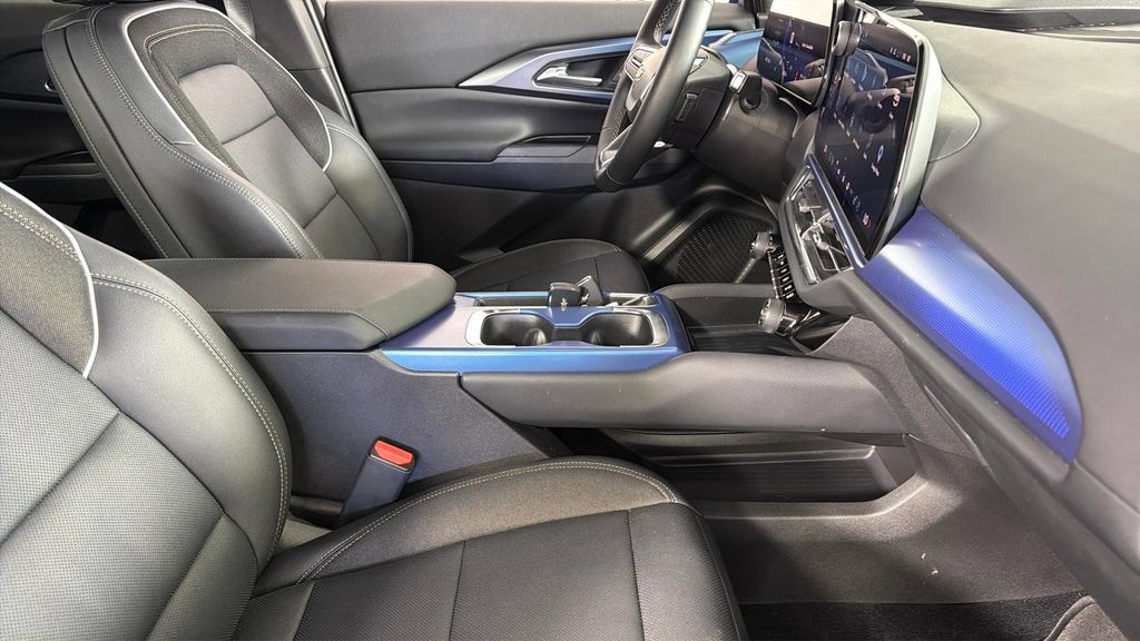 Certified 2025 Chevrolet Equinox EV LT w/ Convenience Package II FWD image 34