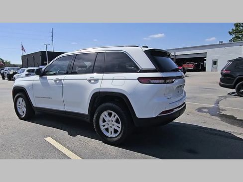 Used 2023 Jeep Grand Cherokee Laredo w/ Luxury Tech Group I AWD/4WD image 29