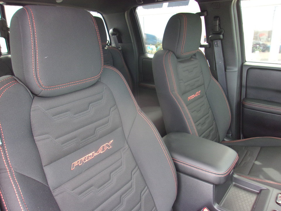 Used 2025 Nissan Frontier PRO-4X AWD/4WD image 19
