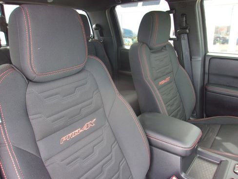 Used 2025 Nissan Frontier PRO-4X image 19