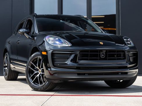 Certified 2025 Porsche Macan AWD/4WD image 6
