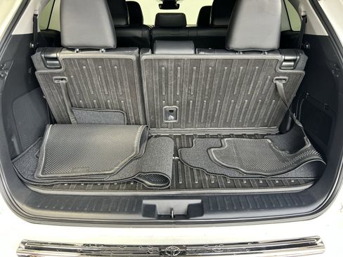 Used 2020 Toyota Highlander Limited FWD image 37