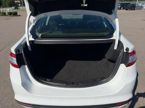 Used 2016 Ford Fusion SE FWD image 25