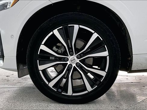 Used 2024 Volvo XC60 B5 Ultimate image 12