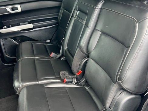 Used 2022 Ford Explorer XLT w/ Equipment Group 202A image 14
