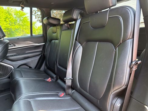 Certified 2024 Jeep Grand Cherokee Limited w/ Luxury Tech Group II AWD/4WD image 12