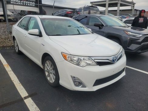 Used 2014 Toyota Camry XLE image 1
