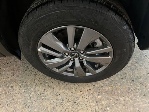 Used 2025 Nissan Pathfinder SV image 32