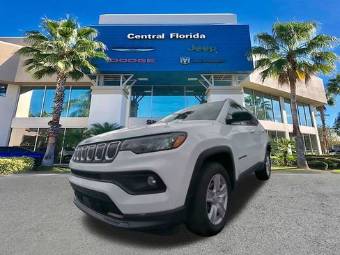 Certified 2022 Jeep Compass Latitude image 9