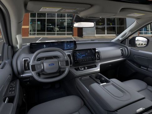 New 2025 Ford Expedition Max Active image 9