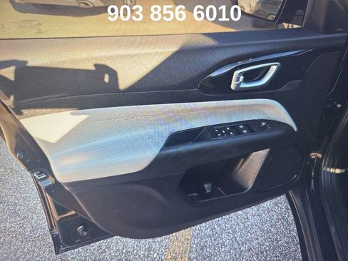 Used 2022 Jeep Compass Limited image 9