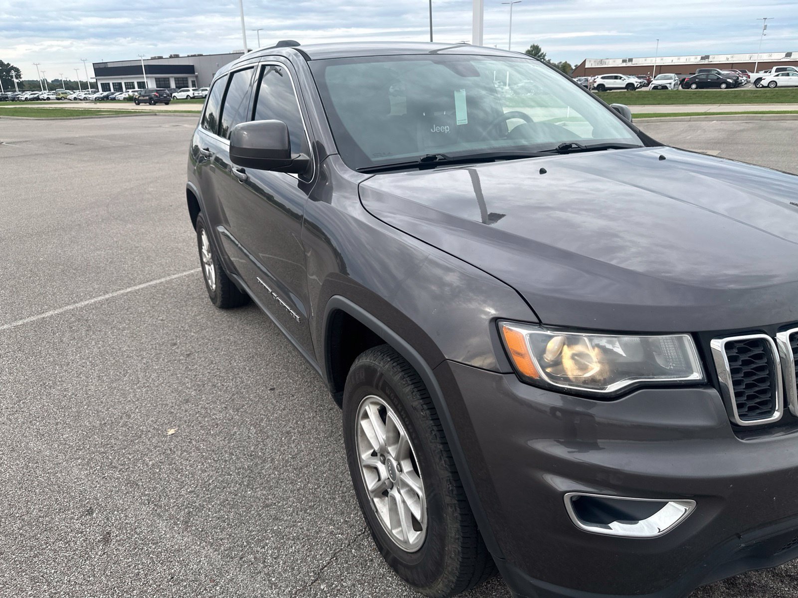 Used 2018 Jeep Grand Cherokee Laredo AWD/4WD image 4