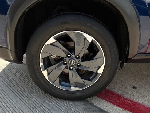 Used 2025 Nissan Rogue SV FWD image 9