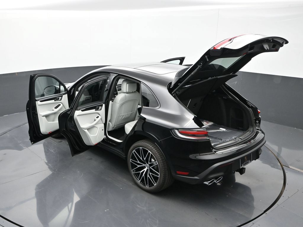 Certified 2026 Porsche Macan AWD/4WD image 36