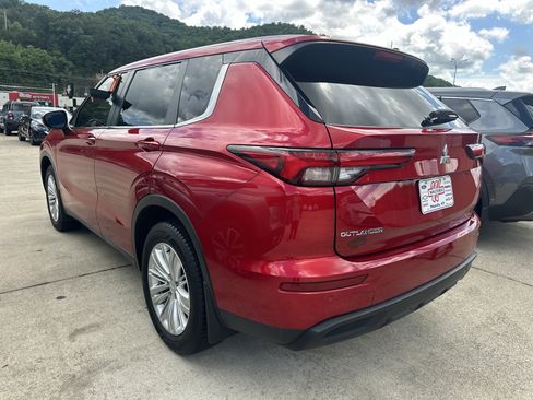 Used 2023 Mitsubishi Outlander ES AWD/4WD image 5