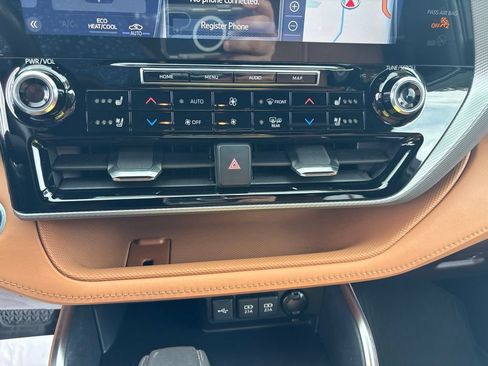 Used 2021 Toyota Highlander Platinum AWD/4WD image 25