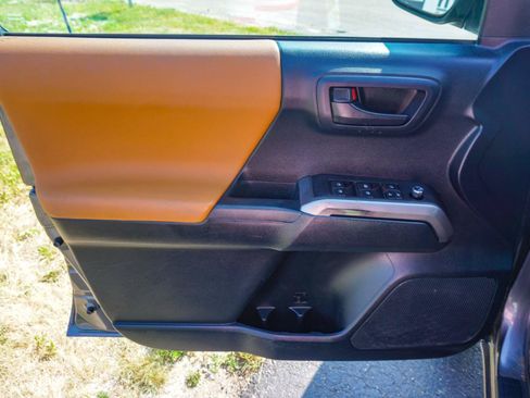 Used 2016 Toyota Tacoma SR5 w/ SR5 Appearance Package (SN) AWD/4WD image 22
