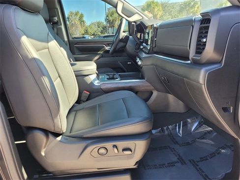 Used 2025 GMC Sierra 2500 SLT w/ SLT Premium Package image 16